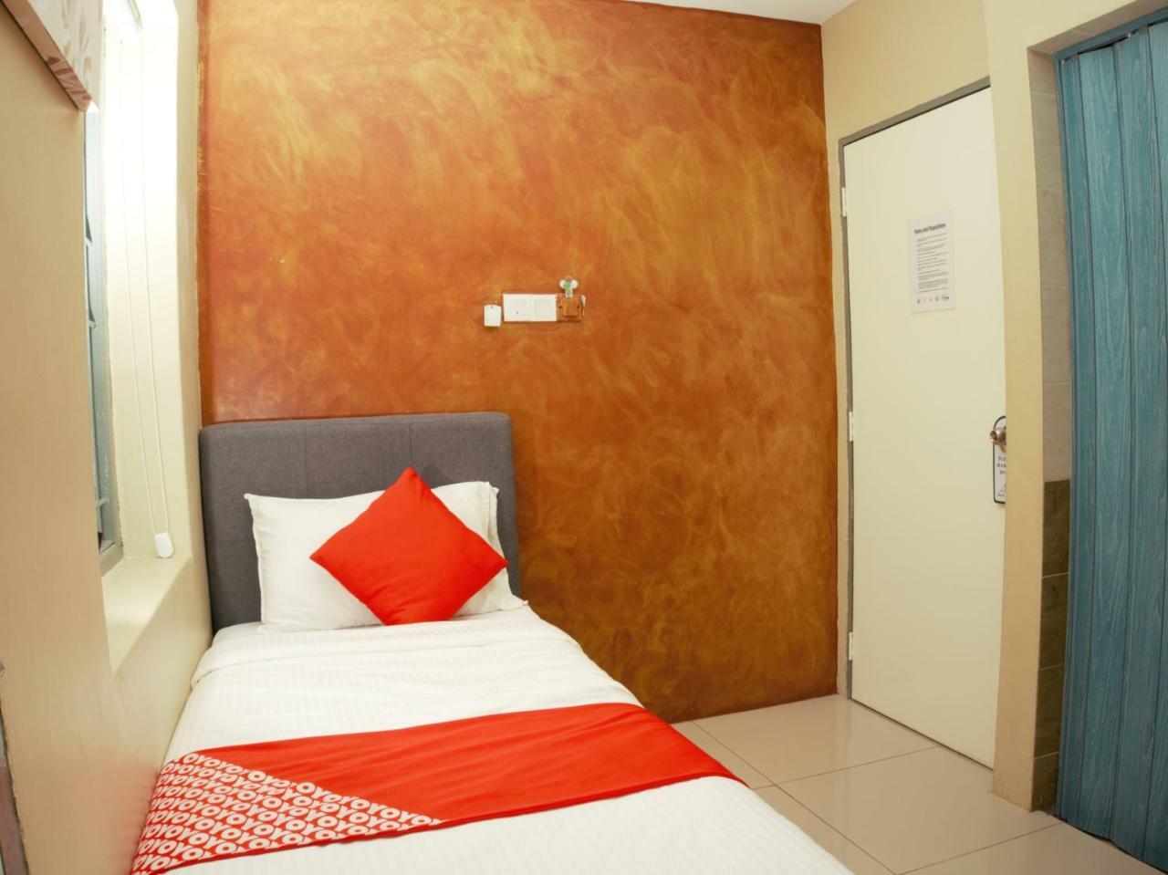 Oyo 90121 Summer House Bed & Cafe Kuala Lumpur Bagian luar foto